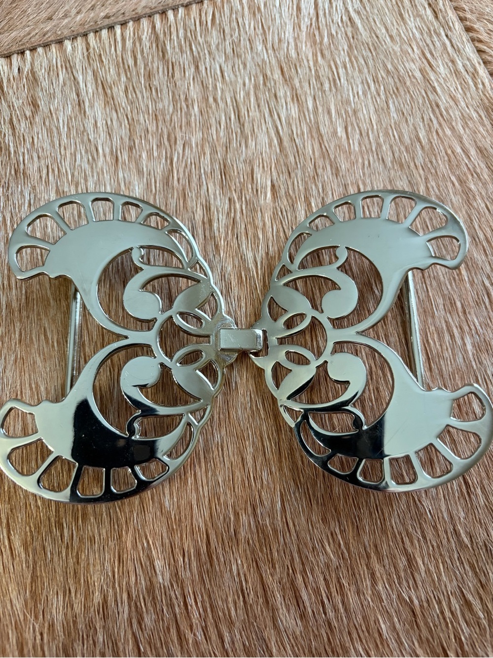 Elegant Silver-Tone Decorative Belt Buckle - Women Accessories